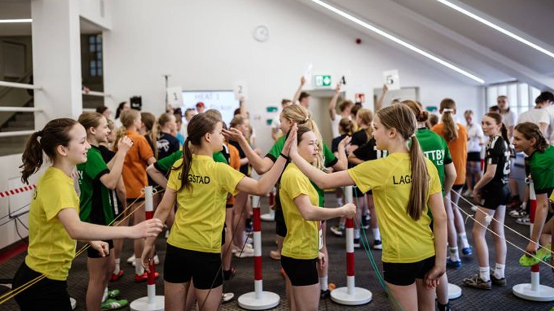 Stafettkarnevalen afi 2 redigerad Stafettkarnevalen juoksijat valmistautumassa kisaan